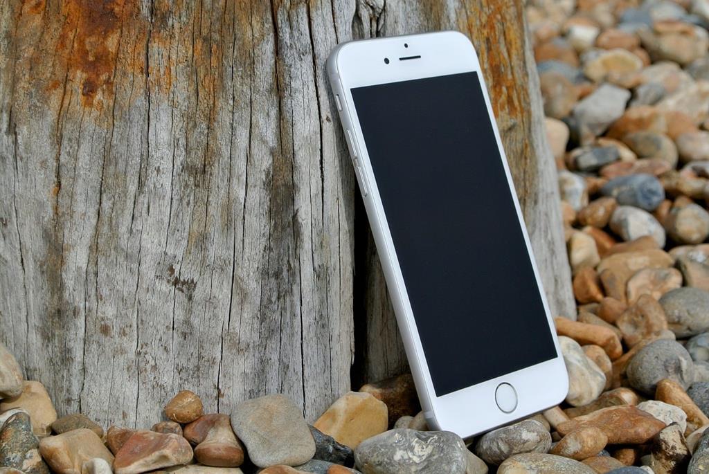 iPhone 6 mit iOS 8 - Bild von hurk auf Pixabay