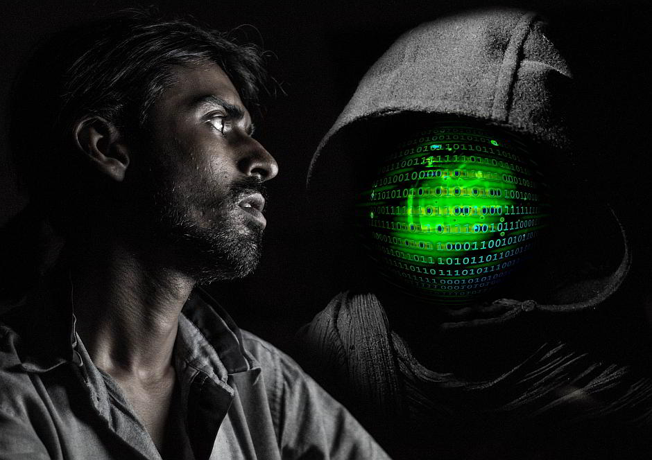 Hacker next to you - Bild von Gerd Altmann auf Pixabay