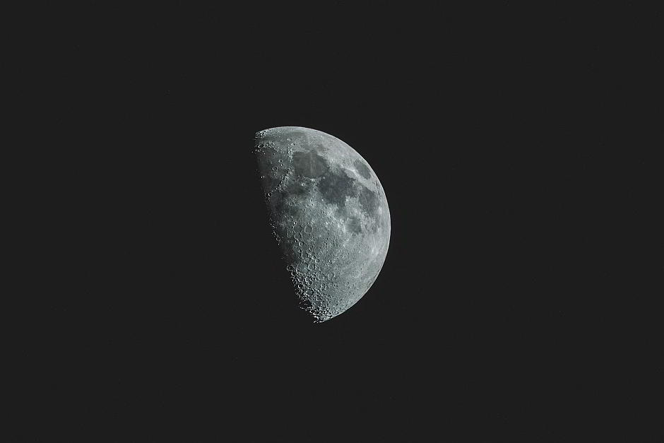 Krater auf dem Mond - Bild von Pexels auf Pixabay